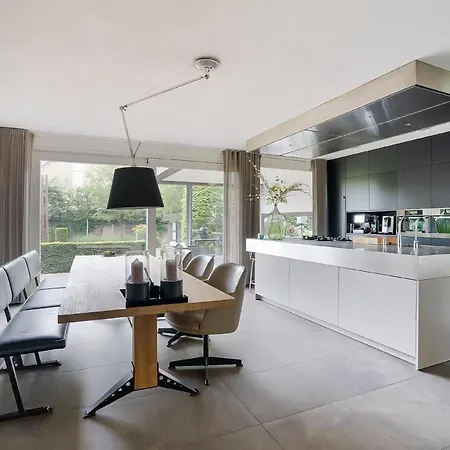 Haus *